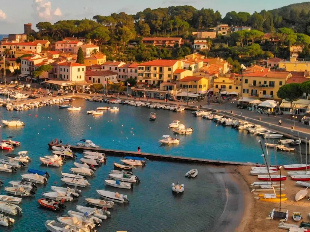 Centro pedonale e porto di Marina di Campo